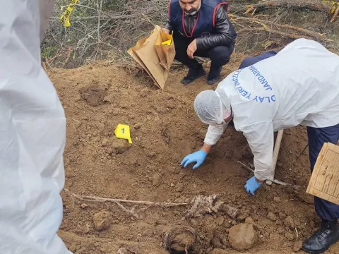 20 yıl önce öldürülen adamın kemikleri bulundu: Aile üyeleri itiraf etti, 2 oğlu tutuklandı - fotoğraf 4
