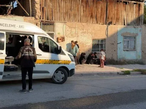 Terk eden kadının evine girip onu ve annesini bıçakladı - fotoğraf 1
