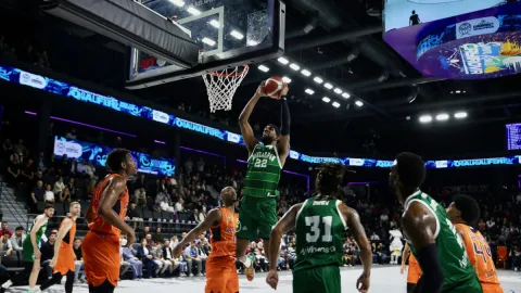 Glint Çayırova Belediyespor Bursaspor'u yenerek ilk zaferini aldı