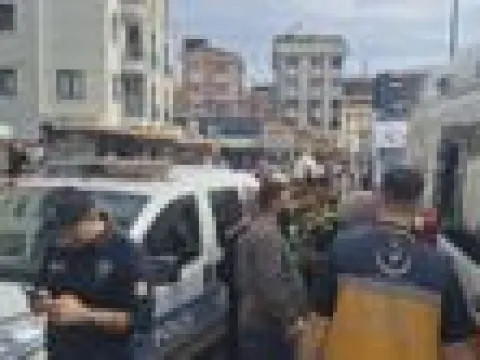 Son Dakika! Pendik'te kamyon eczaneye kaldı: Yaralılar var - fotoğraf 6