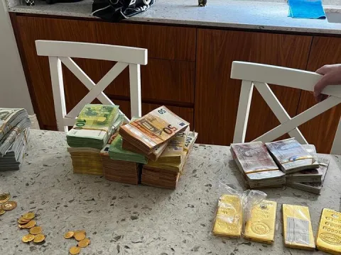 Mersin soruşturmasında evden servet çıktı - fotoğraf 1