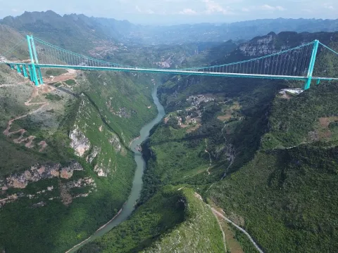 Dünyanın en yüksek köprüsü ziyaretçi akınına uğradı: Sayı 3,3 milyona ulaştı - fotoğraf 1