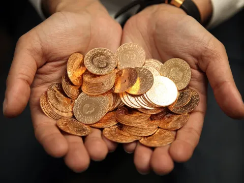 Altın düşüşe geçti: Gözler Fed'in kararında - fotoğraf 1