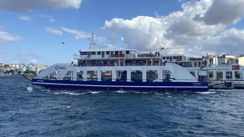Gökçeada ve Bozcaada feribot seferlerine 'fırtına' engeli