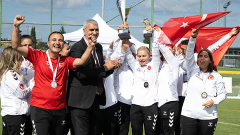 Görme Engelli Kadın Milli Futbol Takımı namağlup Avrupa şampiyonu!