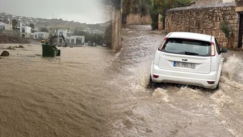 Görüntüler Türkiye'nin turizm başkentinden! Yollar trafiğe kapandı, iş yerlerini su bastı