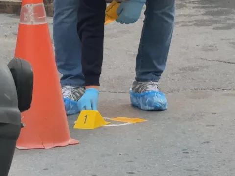 İstanbul'da kanlı saldırı: Park halindeki cipe kurşun yağdırdılar! - fotoğraf 3