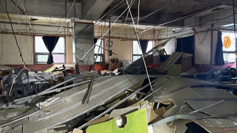 Güney Kore'de binanın tavan çöktü: Çok sayıda yaralı