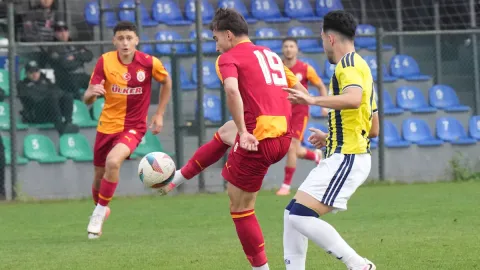 Günün ilk derbisi Galatasaray'ın! Geriden gelip kazandılar