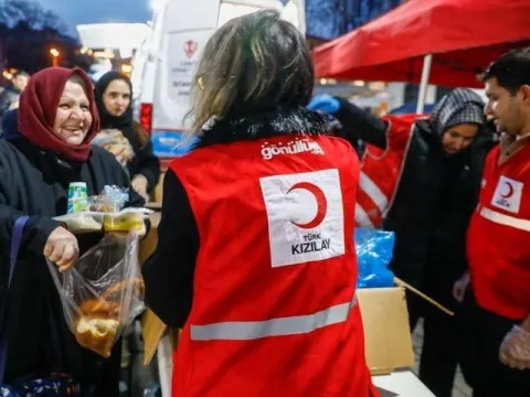 Türk Kızılay’ın gönüllü ordusu 500 bini aştı: Gençler ve kadınlar iyilikte öncü - fotoğraf 2