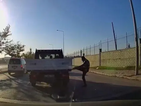 Kamera görüntüsü çıktı... 180 bin TL'lik tekme attı! - fotoğraf 4