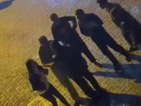 İstanbul’da takip ettiği kadına tacizde bulundu: Mahalleli kaçışına izin vermedi - fotoğraf 3