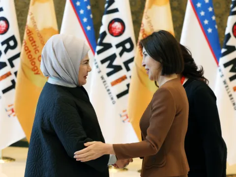 Emine Erdoğan: Savaş bölgelerindeki çocukların sesi olmak insanlık vazifemiz - fotoğraf 4