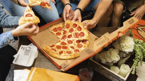 Hadise’nin eski eşi ünlü pizza devini satın aldı