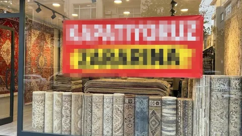 Halıcının vitrinindeki ilan başına iş açtı: 1 yıl aynı taktikle müşteri çekti