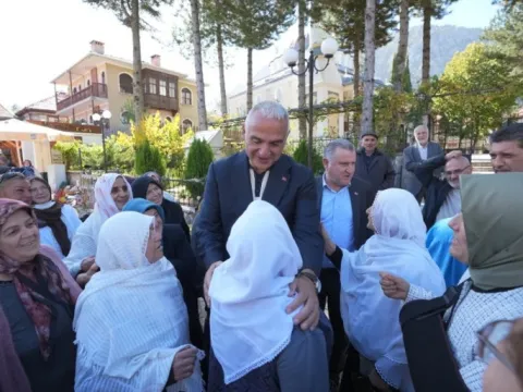 Bakan Ersoy baba ocağında iki yeni eserin açılışını yaptı - fotoğraf 3