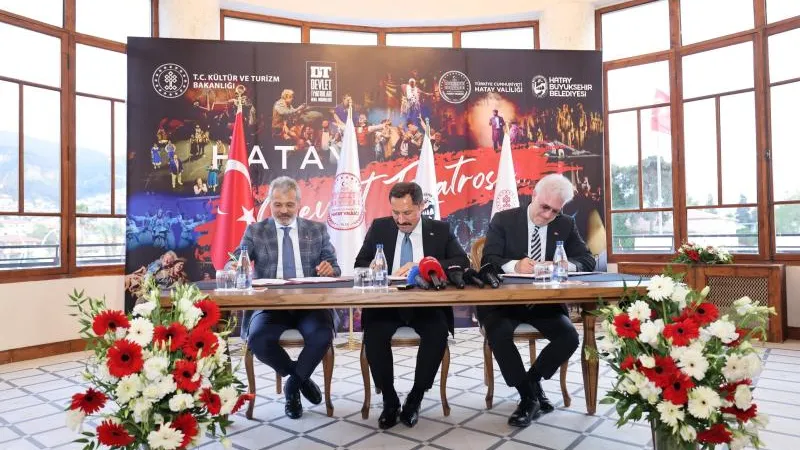 HATAY DEVLET TİYATRO SAHNESİ "BU DA GEÇER YAHU!" DEDİ