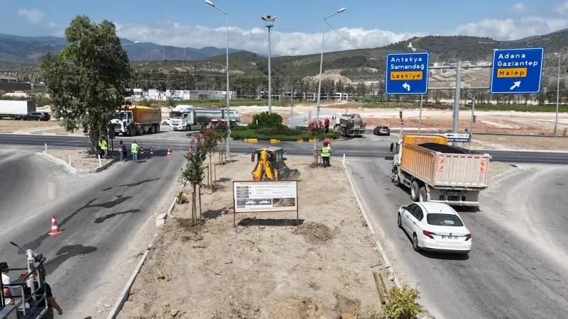 HATAY HAVALİMANI YOLUNDA AĞAÇLANDIRMA