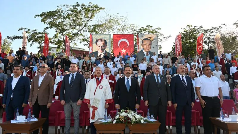 Hatay Mustafa Kemal Üniversitesi’nde Coşkulu Mezuniyet Töreni