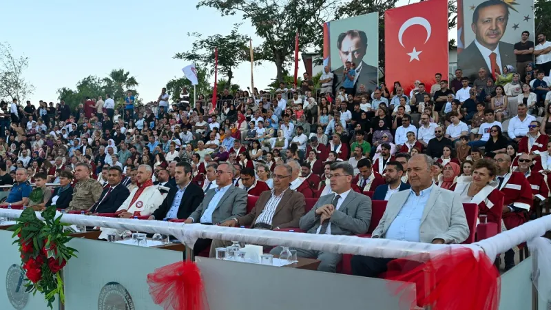 HATAY MUSTAFA KEMAL ÜNİVERSİTESİ’NDEN 3 BİN KİŞİ MEZUN OLDU