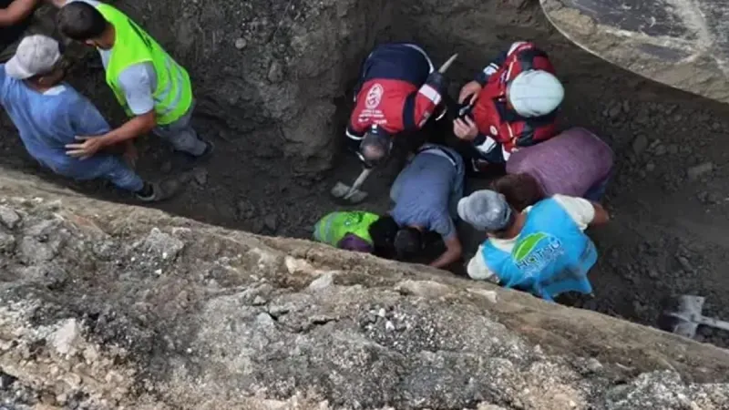 Hatay'da göçük altında kalan işçi kurtarıldı