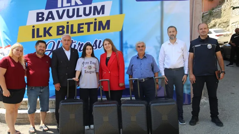 HATAY'DA ÜNİVERSİTELİ GENÇLERE İLK BİLET VE İLK BAVUL 