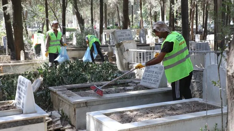 HATAY'DAKİ MEZARLIKLARDA TEMİZLİK ÇALIŞMASI 