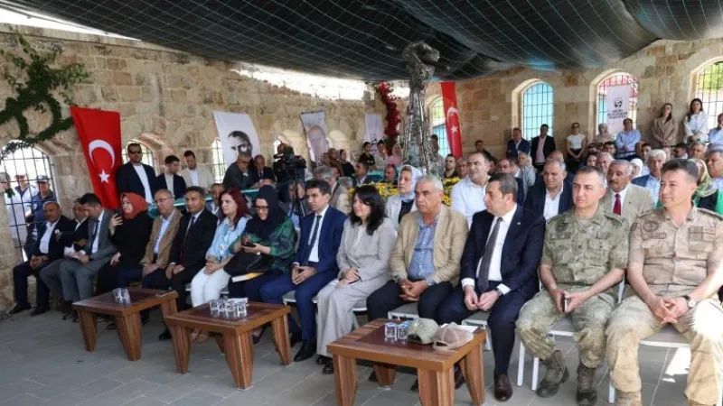 HATAYLI FİLOZOF CEMİL MERİÇ'İ DÜNYA OKUYOR