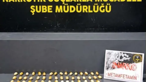 Havalimanında şüpheli yolcunun midesinden 322 gram metamfetamin çıktı
