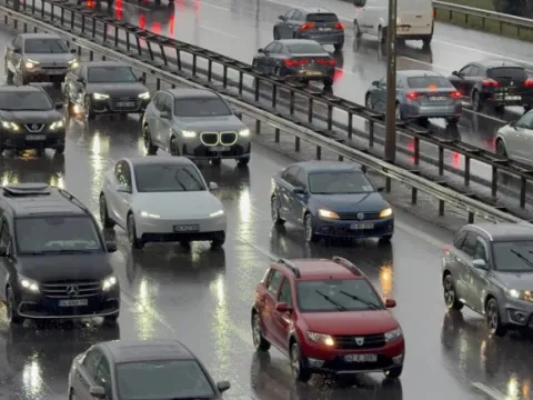 İstanbul'da pazartesi sabahı trafik kabusu: Yoğunluk yüzde 69'a ulaştı - fotoğraf 4