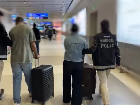 İstanbul Havalimanı'nda çikolataya gizlenmiş uyuşturucu sevkiyatına polis engeli - fotoğraf 5