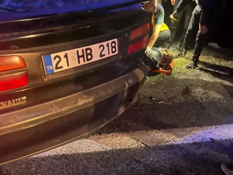 Mardin’de hafif ticari araç ile otomobil çarpıştı: 1 ölü, 3 yaralı - fotoğraf 3