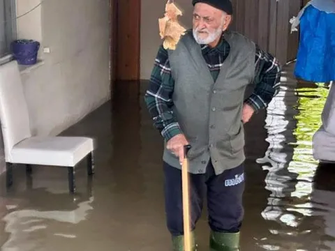 Mersin'i sağanak vurdu; Yollar göle döndü - fotoğraf 3