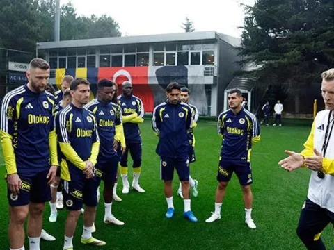 Fenerbahçe’den teknik direktör kararı: Dirk Kuyt… - fotoğraf 1