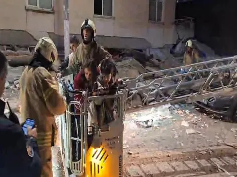 SON DAKİKA: Maltepe'de 6 katlı bina çöktü - fotoğraf 2