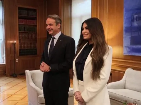 ABD'NİN ATİNA BÜYÜKELÇİSİ HEDEFTE: "Tatlım, lütfen bunu benim için hallet" - fotoğraf 1