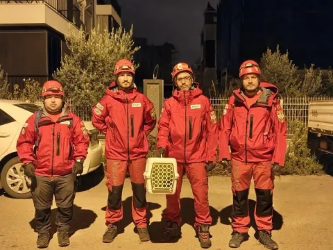 Ev sahibini şaşırtan misafir: Havalandırmaya sıkışan kukumav böyle kurtarıldı - fotoğraf 2