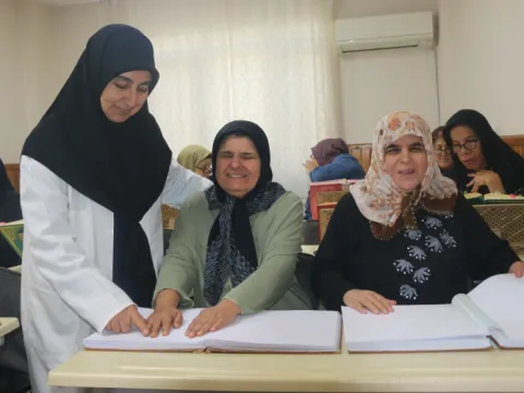 Parmak uçlarıyla Kur'anı Kerim'i birçok kez hatmettiler - fotoğraf 2