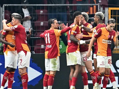 Galatasaray yenilgisinin ardından Fenerbahçe'ye eleştiri yağdı: 'Hayatımda hiç pres yapmayan bir büyük takım görmemiştim!' , 'Fenerbahçe ilk yarıda felaketti' - fotoğraf 5