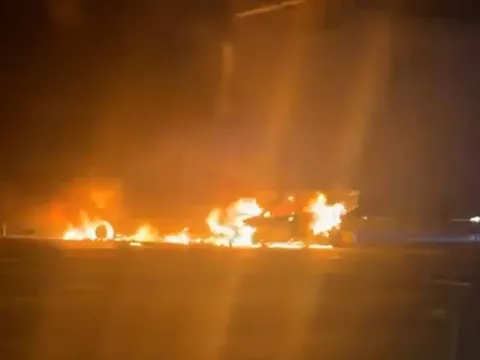 Sarıyer’de trafik kazası! 2 araç alev topuna döndü - fotoğraf 3