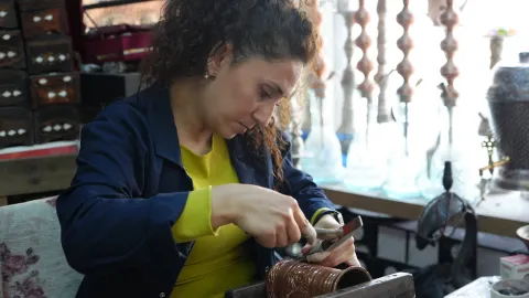 Hobi olarak başladı, usta oldu. 11 yıldır bakıra şekil veriyor