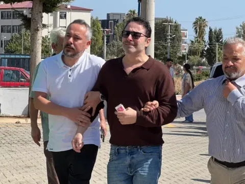 Atilla Taş'ın kızı Sezen Taş gözyaşlarıyla son yolculuğuna uğurlandı. "Ben geldim babam" - fotoğraf 1
