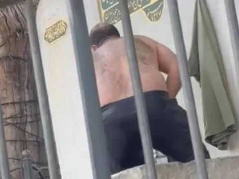 Bağdat Caddesi'nde şaşkına çeviren görüntüler! Çeşme suyuyla duş aldı - fotoğraf 1
