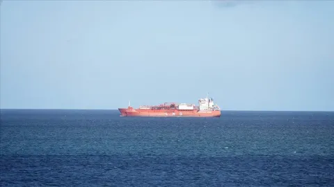 Hürmüz Boğazı’nda 4 ticari gemiye saldırı