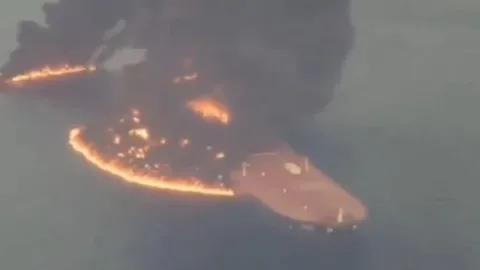 Hürmüz'de patlayan tanker lav gibi eridi