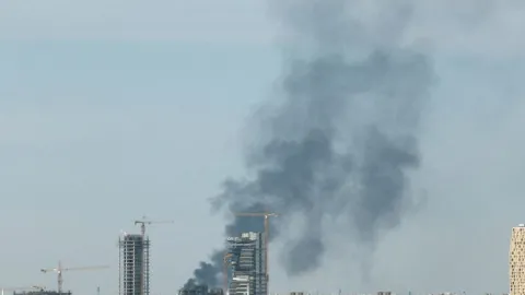 Husiler Suudi Arabistan'ı vurdu, petrol fiyatları uçtu