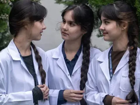 İbn-i Sina'nın torunları Türkiye'de doktor oluyor: Özbek üçüzlerin tıp yolculuğu Gülhane'de devam ediyor - fotoğraf 4