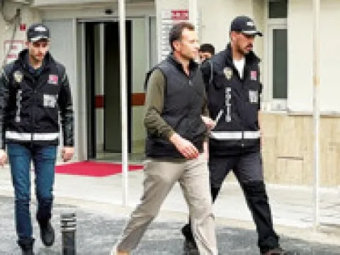 İzmir Bayraklı Belediyesi'ne operasyon: Eski belediye başkanı Serdar Sandal dahil 45 kişi hakkında gözaltı kararı - fotoğraf 4