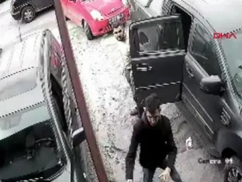 Tamirhanede 3 kişinin yaralandığı silahlı kavga kamerada - fotoğraf 1