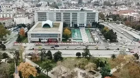İBB'ye yönelik 'Yolsuzluk' davasında duruşma yarına ertelendi